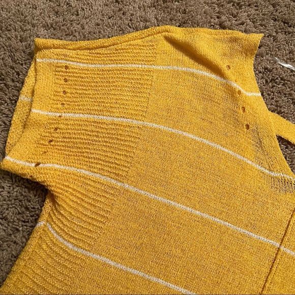 🆕 Apt 9 Yellow Knit Top - Picture 3 of 6